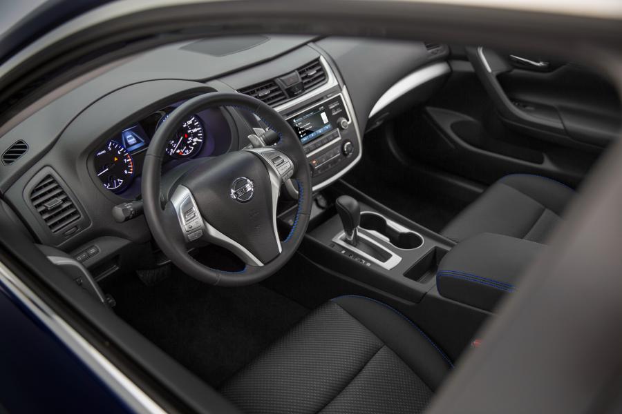 Интерьер Nissan Altima SR 2016 года  (фото 11 из 13)